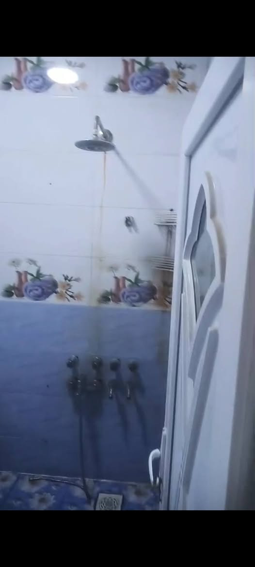 بيت للايجار ابو الخصيب الوسطي غرفتين وستقبال وصاله ومطبخ وحمام سعر 250قفل ***********للاستفسار
