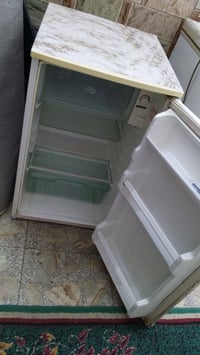 ثلاجه 5 قدم كلش نظيفه سعر 75 بيها مجال  مكان بغداد المشتل موجود توصيل ...