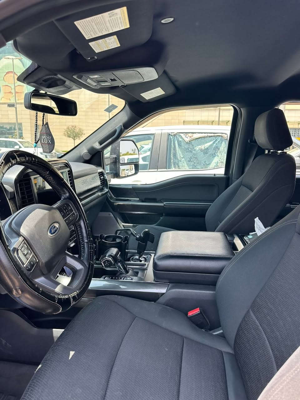 بسم الله على بركة الله 
سيارة فورد F150 كلين لا بارد ولا صبغ ولا شخط  ولا غرق محرك 6 سلندر 3500 توين تيربو هايبرد موديل 21 رقم بغداد 
معلية من شركة فورد السيارة كوستم يعني طلب خاص ومرايات اكبار 
سيرفس كامل يم مهندس صفاء صيانة كاملة مصروف عليها خير من الله 
كاميرات محيطية 360 
قيادة ذاتية رادار 
كير طيارة مع 6 وضعيات قيادة 
شاشة كبيرة بصمة 
جامة الخلفية كهربائية 
وباقي المواصفات معروفة 
السعر 240$ بيع او مراوس التواصل على الرقم 
***********
واتساب
