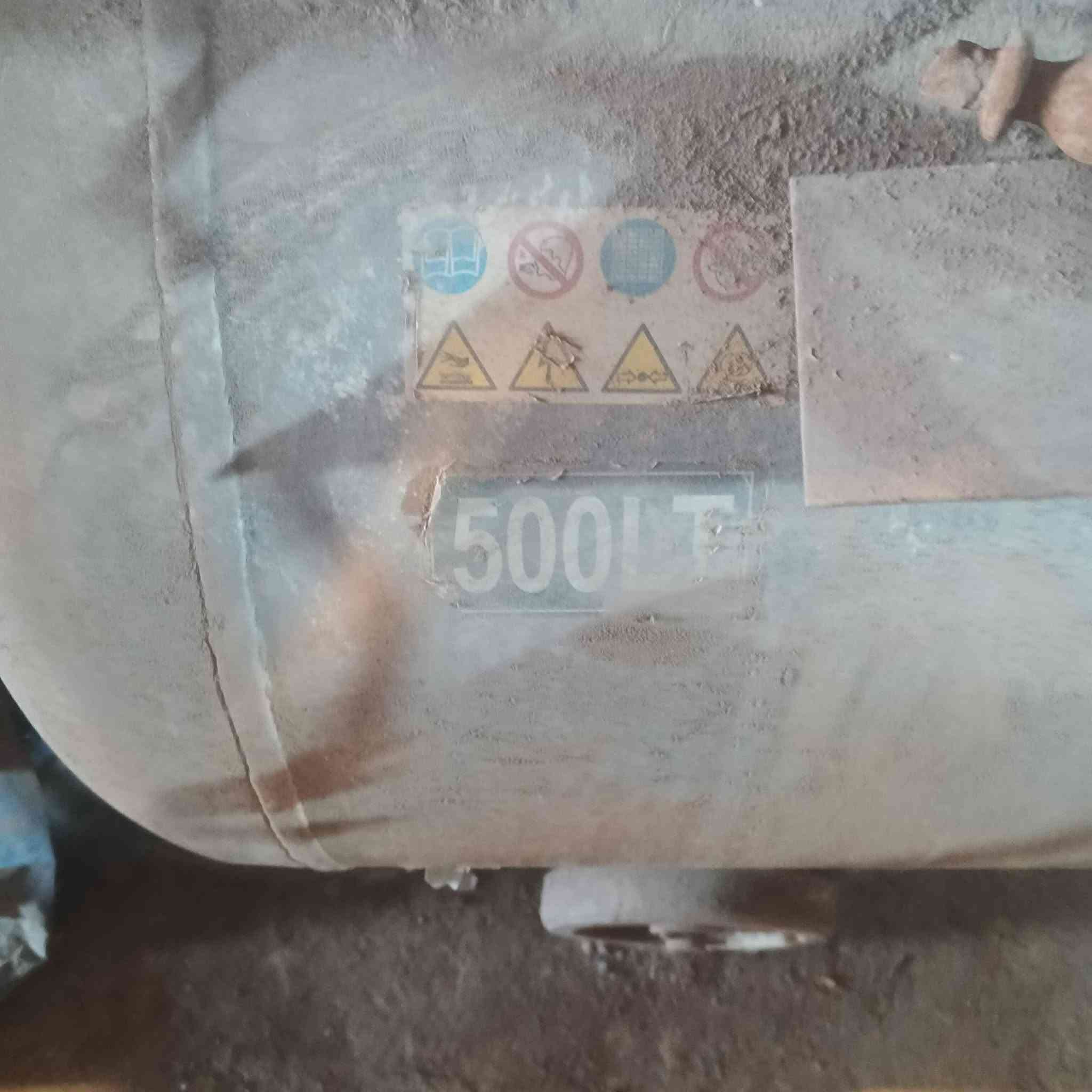 سلام عليكم شباب كمبريسر حجم كبير ثري فيز دبل ماطور و دبل تاروسه كاز و كهرباء كمبريسر جديد بس متروك كمبريسر شغار و مكفول للبيع مكانه شعله ***********
