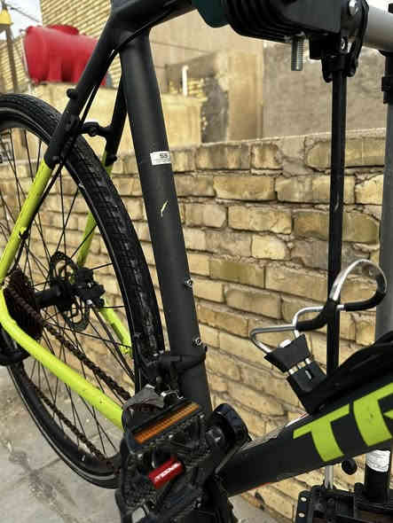 سلام عليكم 
بايسكل TREK (ZEKTOR 3) الغني عن التعريف موديل حديث2018 و بي باركود يعني اورجنااالل حجم (28) 
.
قياس الفريم(53) معدن المنيوم   خفيف ريشة كامل ما بي اي نقص نضافة 85 %
.
سستم بكامل شيمانو سورا بريكات شيمانو هايدورليك  بدالات (2.9 )و صينية من نوع (FSA) الغنية عن التعريف 
.
الويالة (بولبرن) نوع  BONTRAGER
الباسكل بعده عل ‏وضع الحاوية 
كله ختم واحد (BONTRAGER) من إطارات 
مكاني بغداد بالمنصور 
رقمي (***********) السعر خاص 🩶
