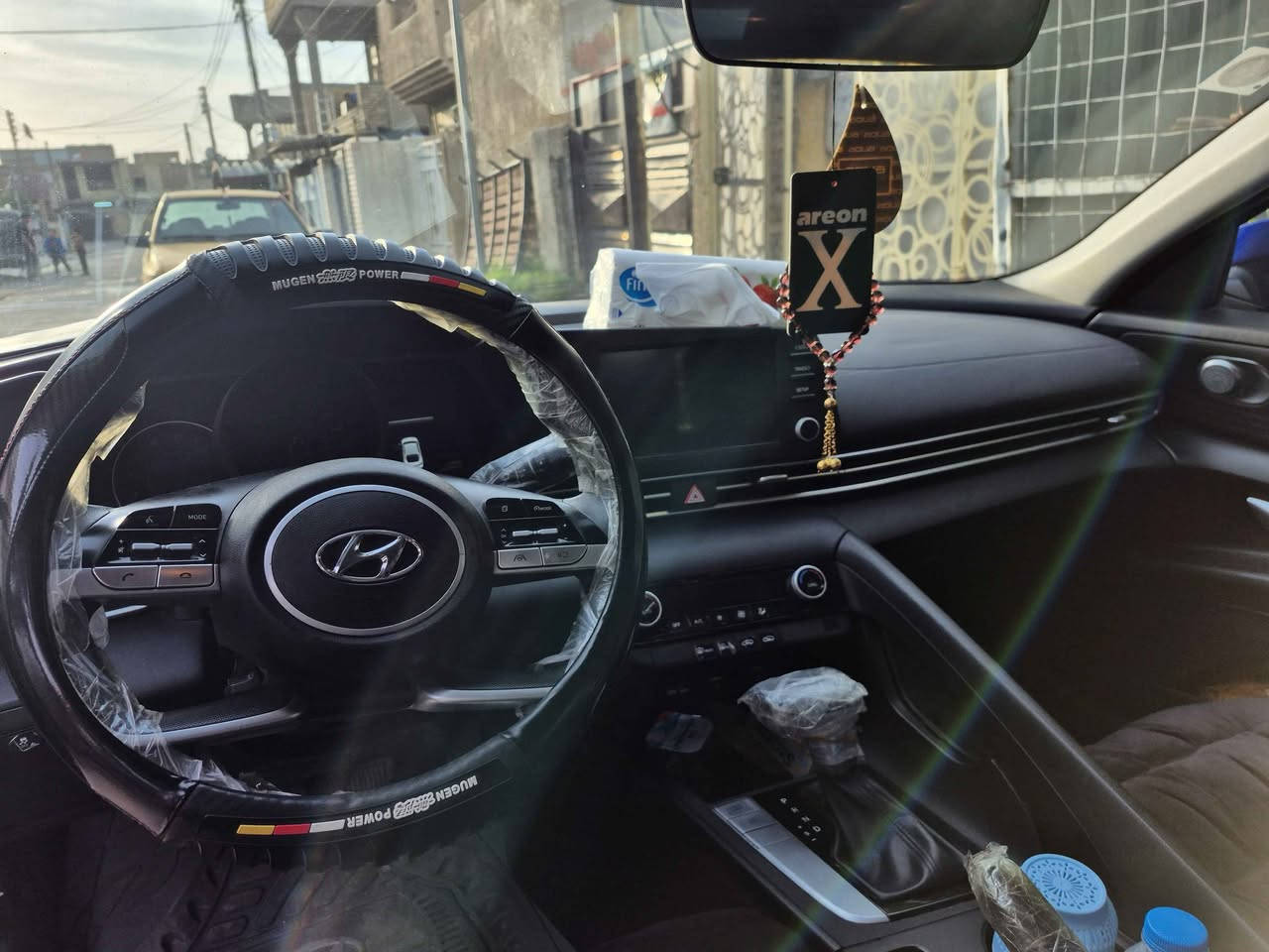 سلام عليكم 
للبيع سياره الانترا موديل 2023 بحالة ممتازه 
المواصفات 
تشغيل عن بعد
بصمة 
إنارة ترحيب 
تحكم جهتين
مكينه 2000
صبغ فقط دعاميه خلفيه
سياره باسمي  
للاستفسار 
*********** بغداد, العراق
