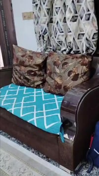 يوجد طخم كامل مكمل خمس قطع  الــــسعر: 225 الف وبي مجال للشراي التواصل...