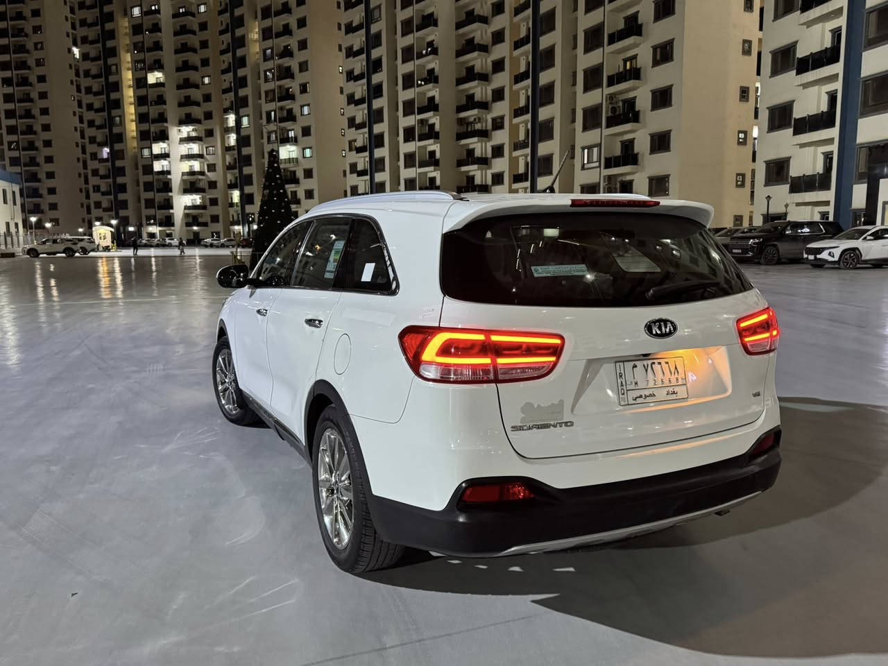 السلام عليكم
سورنتو 2018خليجي ✅✅ 

سياره بيها بارد بسيط بالبنيد والجاملغ الايمن وبيها بخات بجهه السايق اثر شخط 

فول مواصفات عدا الكشنات التبريد 

1-بانوراما 

2-شاشه كبيره 

3-كشنات كهربائي 

4-صندوق كهربائي 

5-سبعه راكب 

6-ثلاث قطع تبريد 

7-عدسه كاميرا 1 خلفيه 

8-رادار امامي 

9-رادار خلفي 

10- 5 ويل كب 

11-مكينه 3600 

12-سايد بريك (رجل) 

13-لد ضوئي 

14-تحكمات ستيرن _درايف مود_سمارت مود_سبورت مود

15-بردات خلفيه بلاد 

16-منفذ شحن لاسلكي 3 

وبعد بيها مواصفات هواي 🔥 

سياره جديده جداً دينار ميحتاج تصرف عليها

كامله من ناحية حداديه وصدر كله جديد ✅ 

 السعر 225ورقه وبيها مجال بسيط جداً 🔥 

السياره بأسمي شخصياً 

مكان السياره بغداد

للأستفسار *********** 📞📞
