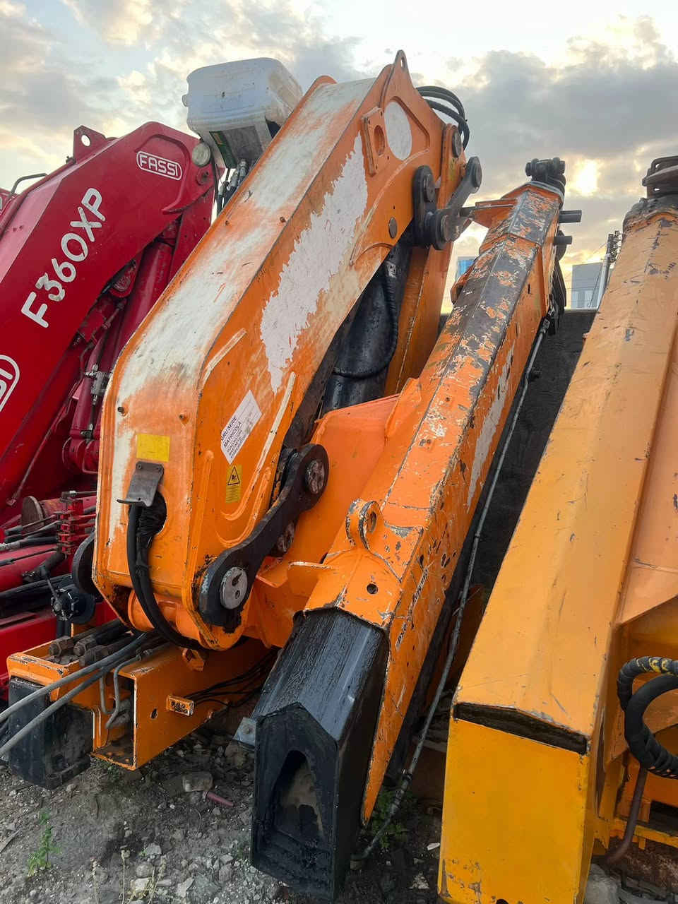 PM34 Crane With auxiliary remote control, four-section hydraulic extension


**إذا كنت صاحب هذا الإعلان وتريد حذفه لأي سبب، رجاءا أرسل رسالة إلى الدعم الفني**