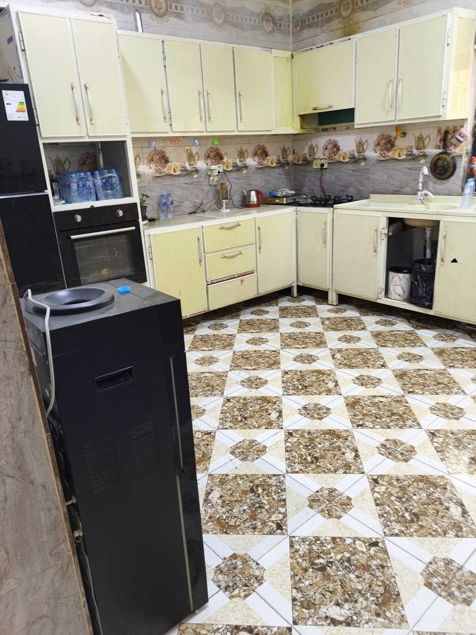 السلام عليكم دار للبيع المساحة 156 متر ركن صالحية فرع مقابل حسينية الرضوية على شارع 10 سعر 90 مليون وبية مجال يتكون من غرفتين منام واستقبال وصالة وحمام داخلي وخارجي


**إذا كنت صاحب هذا الإعلان وتريد حذفه لأي سبب، رجاءا أرسل رسالة إلى الدعم الفني**