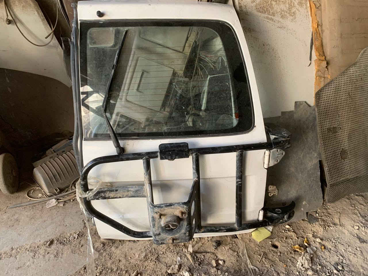 سلام عليكم لبيع غراض لاندكروزر من موديل 1998_2007 كلشي موجود وهذا رقمي *********** مكاني بغداد مقابيل مستشفي جمله العصبيه يم وزارة الداخلية
