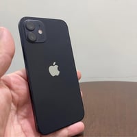 ايفون 12 ذاكره 128 بي نقطه صفره حافة شاشه زغيره ما مئثه بشي سعر 225 وا...