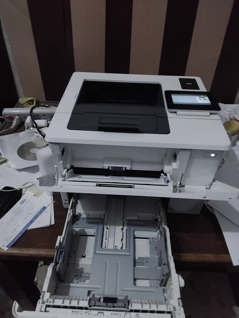 طابعة HP LaserJet Managed E50145 هي طابعة ليزر أحادية اللون (أبيض وأسود)
حاله كسر زيرو ماشاء الله 

فائقة السرعة، مصممة للمكاتب والشركات ذات معدلات الطباعة العالية. تتميز بسرعة تصل إلى 45 ورقة في الدقيقة، طباعة تلقائية على الوجهين، وشاشة تحكم باللمس.💡 أبرز المواصفات الفنية:سرعة الطباعة: حتى 45 صفحة في الدقيقة.دقة الطباعة: 1200 × 1200 نقطة لكل بوصة (DPI).

الطباعة على الوجهين: تلقائية (Duplex)

.الاتصال: شبكة محلية (Ethernet)، USB

، وتدعم الطباعة عبر الهواتف.

أدراج الورق: سعة أساسية 550 ورقة مع إمكانية إضافة 

تم تنزيل السعر لسرعه البيع 

4500ج بدل 6000ج 

01096307893


**إذا كنت صاحب هذا الإعلان وتريد حذفه لأي سبب، رجاءا أرسل رسالة إلى الدعم الفني**