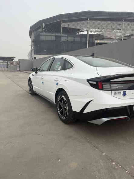 اسلام عليكم هونداي سوناتا موديل ٢٤ خليجي وكالة الكاصد سيارة زيرو صفر رقم بغداد الدولي بسمي مواصفات فول واحد على واحد بصمة بانراما صندوك كهرباء سايد بريك دكمه شاحن تليفون مودات واوامر صوتيه بردات خلفيه كراسي كهرباء جلد داخل بيجي ويل دعايه حساس مامي خلفي رادار نقطه عمياء محرك ٢٥٠٠ بانزين سيارة بعد هوايه مواصفات بيهه سعر ٢٦٥ مكان بغداد هاتف *********** سيارة مكفولة من جكت البره
