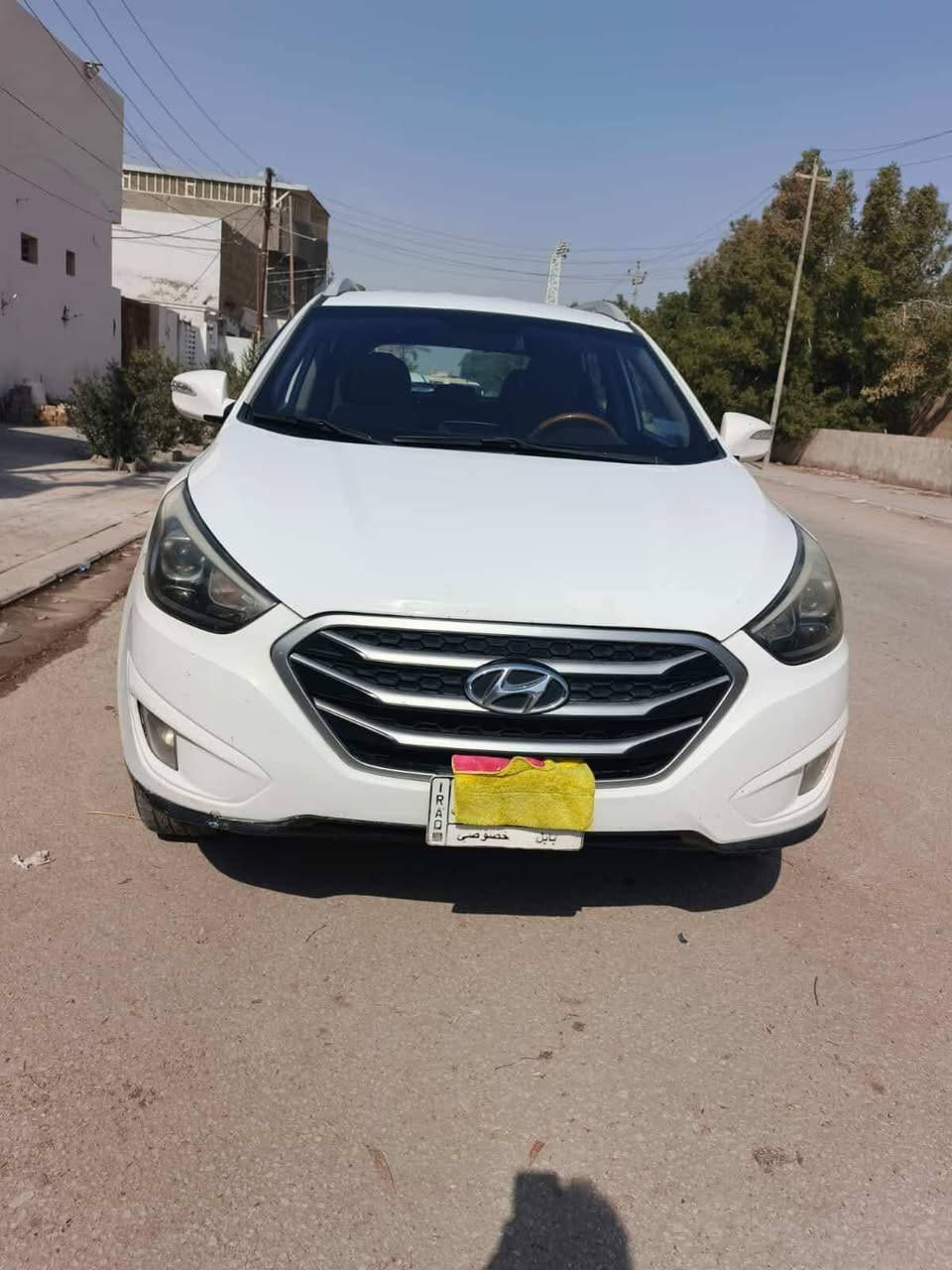 السلام عليكم كلبي
الاسم: توسان خليجي
موديل :2014
الموصفات:نص فول 
مكينه:2000 دوش مامفتوح 
رقم العجله : بابل باسمي تحويل ثاني يوم 
كير /اوتماتيك +عادي 
وارد خليجي /سياره بيه ضربه موضحه بل صوره 
سياره اكفلك شواصي لغود تكم حوض جنطه 
1 شاشه تاب اصلي 
2/حساسات خلفيه 
3/كامره خلفيه
4/كشنات جلد 
5/تخم تاير 
السعر 160 وبيه مجال بسيط جدا 
مكاني نجف الاشرف
*********** اتصال  ***********واتساب فقط
