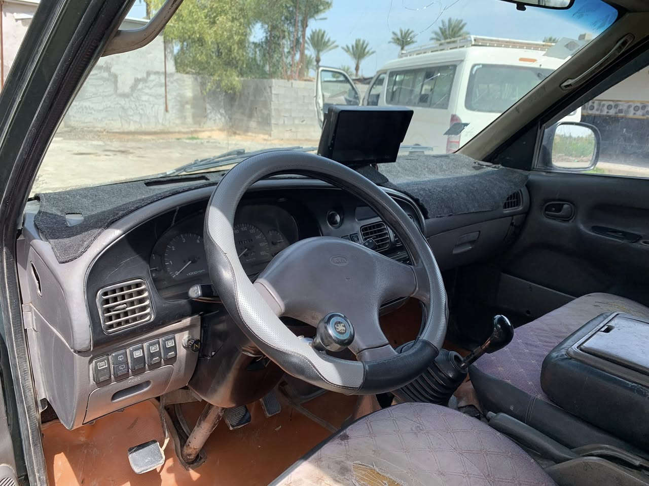 سياره كيه بريجو موديل ٩٩  السياره نظيفه مكينه وبم كفاله وشواصيه نضيفه مع رقم الشاصي تواير جدد الكشر نضيف  مكاني ابو غريب السعر خاص   رقم الهاتف. ***********
