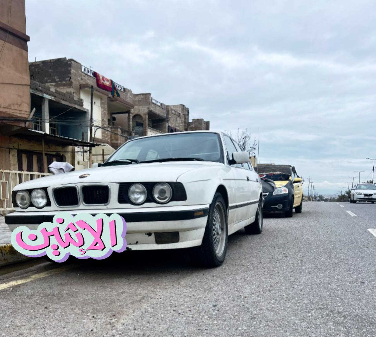 السلام عليكم بي ام اصل ٥٢٠ عليها محرك 
٢٥فل كير عادي شلعه تخبل بيها 
تبريد شغال 
غرفتها حيل نضيفه جلد دوشمه 
موديل ٩٠
بدون ضرر صبغ حزام فقط بدون ضرر جماليه 
سلايت 
رقم اخضر ماعليها لاكمرك ولاغرامه 
وشرعي ثاني يوم يجي يبصم 
مراوس حسب القناعه وانطي فرق


**إذا كنت صاحب هذا الإعلان وتريد حذفه لأي سبب، رجاءا أرسل رسالة إلى الدعم الفني**