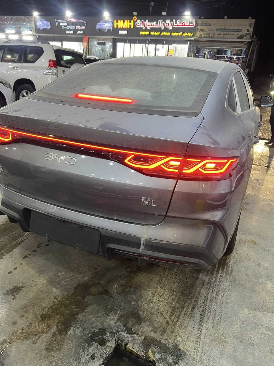 السلام عليكم 
بي واي دي كن L
موديل 2024 فول موصفات  زيروو اربع كامرات كشن كهرباء داخل ابيض  سعرها 21.400
***********
