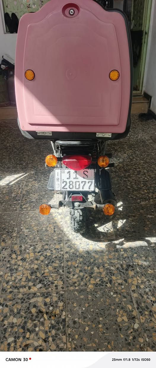 سلام عليكم بوكسر رقم وسنوية مديل ٢٣ رقمها بغداد ومكاني بلبصرة جديدة ماشية ١٠الاف حقيقي ما مشتغلة دلفري صندوك توني شديتة وحتة ما شتغلت بيها لا مفتوحة ولا مبدل بيها شي مكفولة كفالة عامة رايدها ب٣ملايين مكاني البصرة ***********
