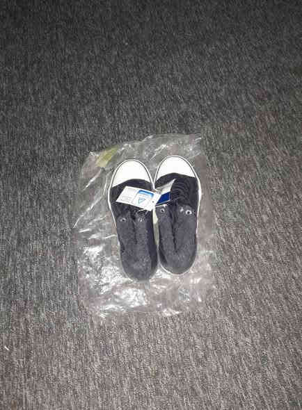 ٢٠٠ زوج احذية بالة اصلية بسعر مناسب اليريدهن يخابرني ***********
