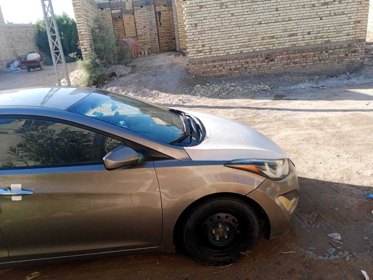 النترا مديل 2016 وراد امريكي حادثها مقدمه البنيد فقط 
السيارة ليبل واحد مكينه كير كفاله تبريد ثلج .تخم تاير جدد 
ماشية 100الف فقط محرك 2000دوش.كير AT .جاهزه ماناقصه شي ومال جناي .السعر 125 وبيها مجال بسيط  
العنوان ذي قار سوق الشيوخ .للتواصل ***********
