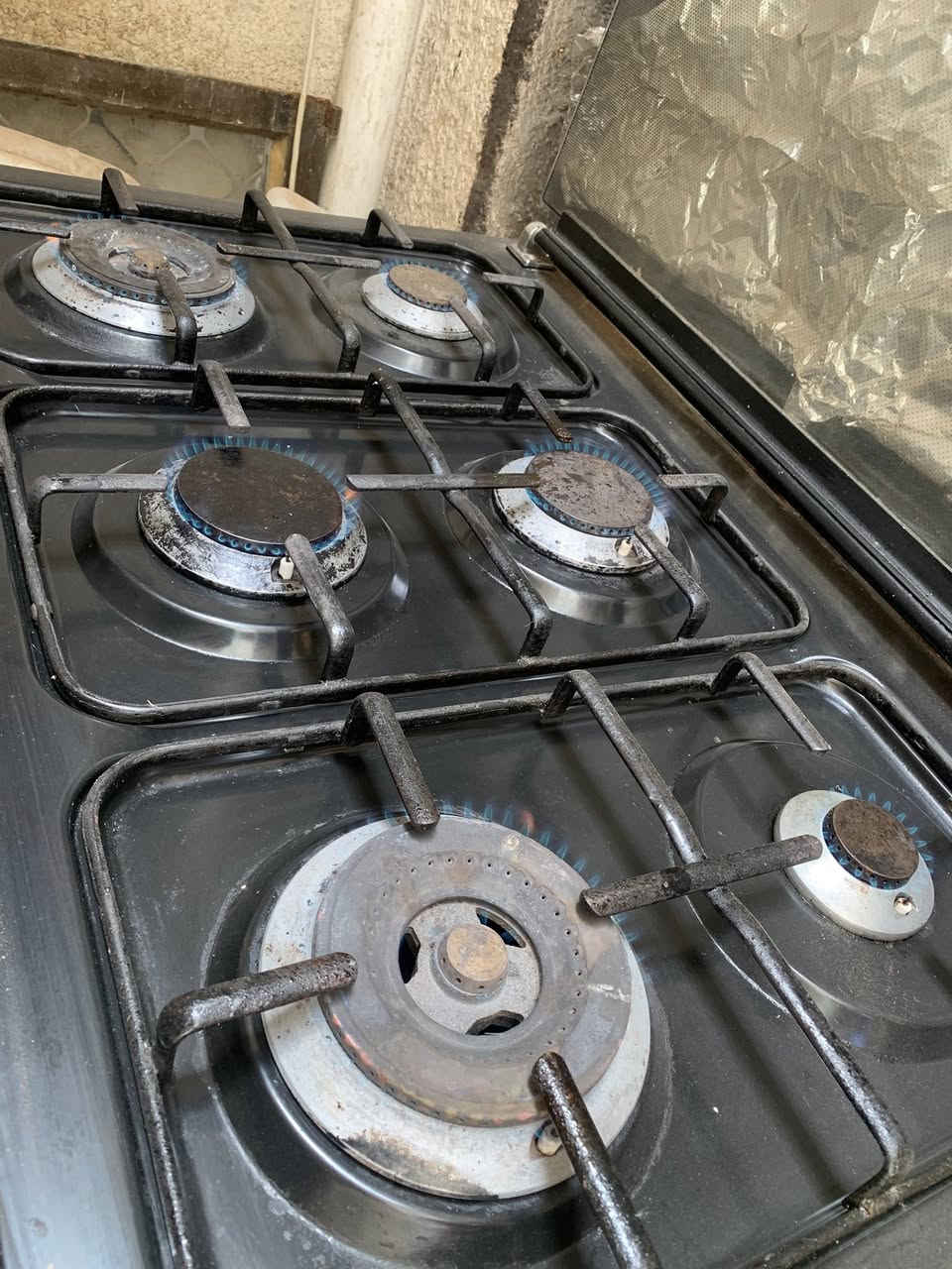 طباخ ٦ عيون ايطالي شغال كلشي ما بي نضافه ٩٥٪؜ مكان محموديه طليطلة قرب اسواق الكوثر السعر ٢٥٠ بي مجال رقم *********** بي واتساب
