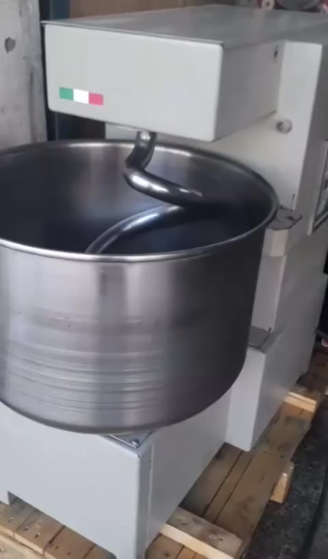 سلام عليكم
فرن طبقي +عجانه ايطالي25كيلو للبيع 
متواجد واتساء ***********
