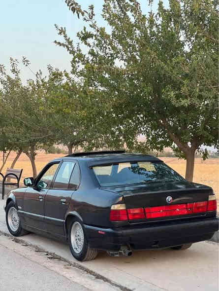 Bmw 
مودێل 1992 حەجم 520 کەپس گێر عادی گێر محرك اکسل کارەبایی شەرت✅ سەنەوی کەسك اولیات و غرامە شەرت تایە و ویل و تەخم جدید جام کهربایی سلایت لایت حەلقە
سعر 34$ و مجال عنوان بەردەرەش قەسروك
0750 789 6158
*********** دهوك
