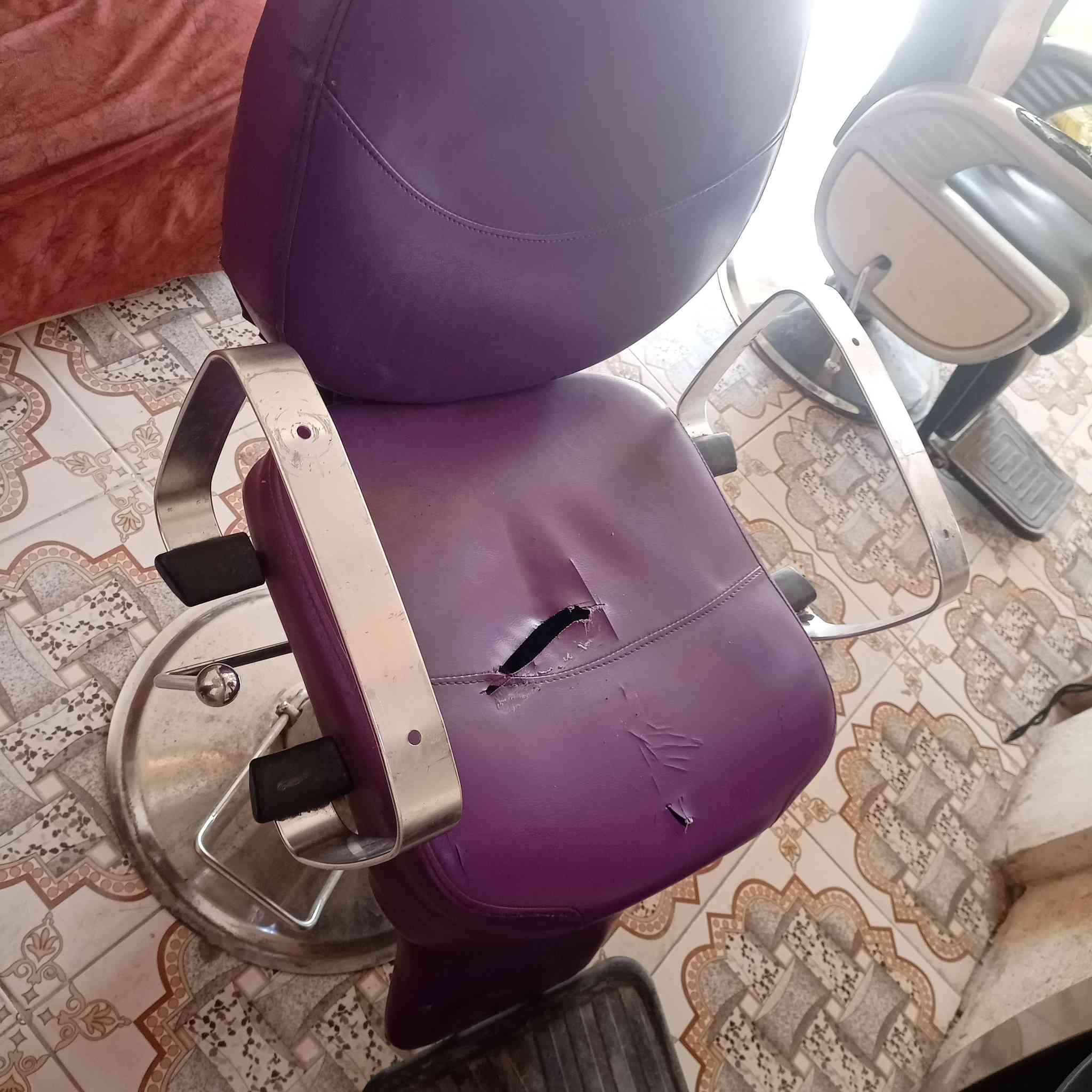 سلام عليكم كرسي اومراياللبيع سعر 130 وبيهن مجال ***********
