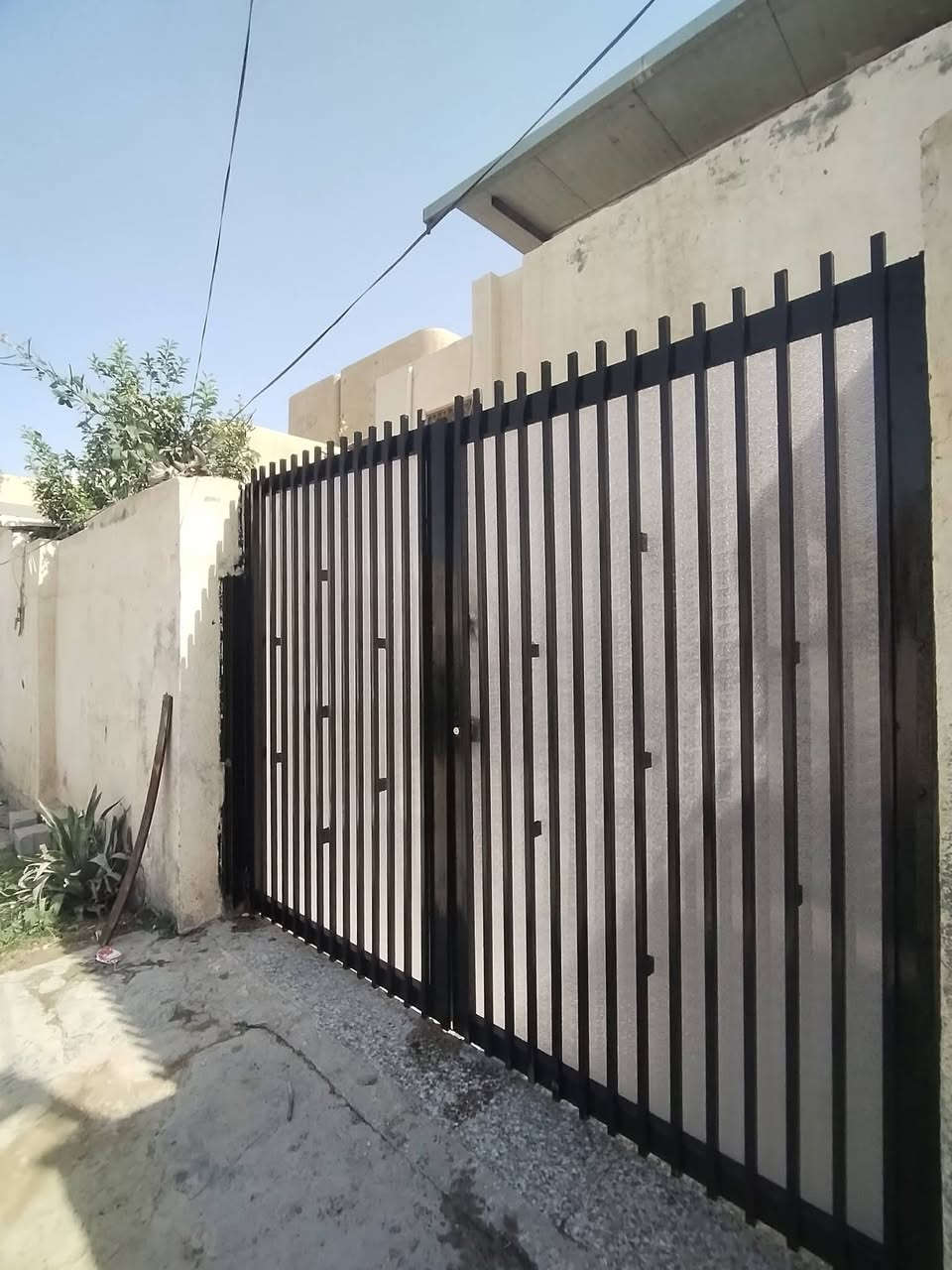 حداد متنقل داخل الحله 
سقف المنور من الامطار والاتربة مزجج شفاف او جينكو او سندويج ويوجد صيانة تصليحات وبانسب الاسعار ***********
