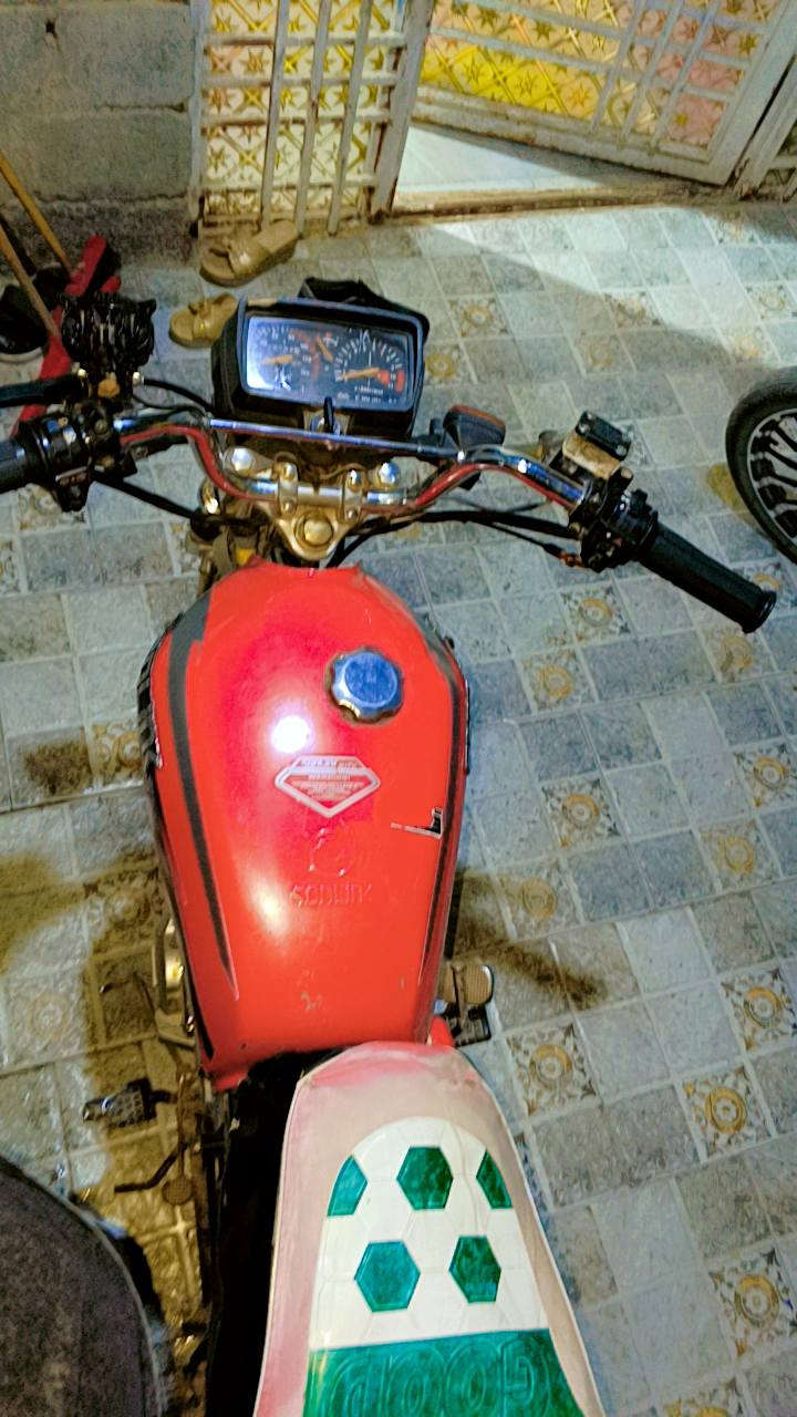 السلام عليكم ورحمه الله وبركاته سونك مديل2022الون احمر الدراجه مكينتهه ستندر ما مفتوحه ابد نضيفه وحلوه خير من الله سعر 500وبيهه مجال للشراي رقم الهاتف*********** العنوان بغداد جسر ديالى
