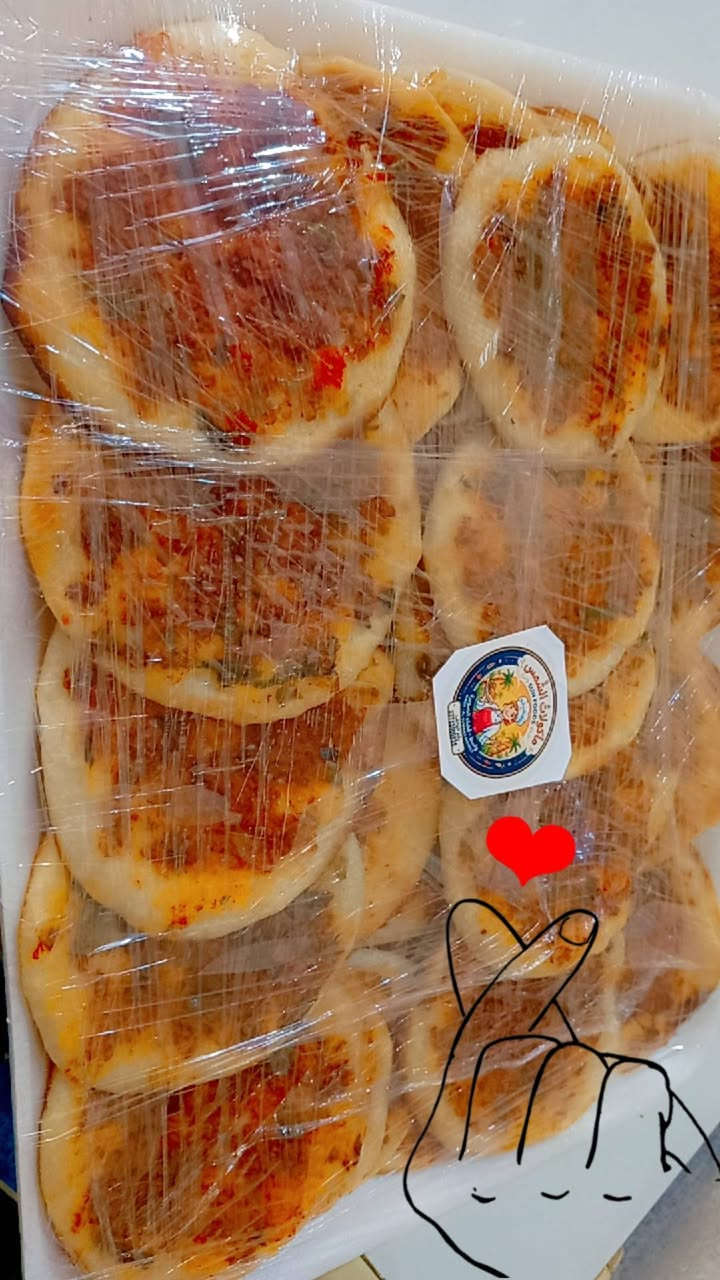 لحم بعجين من أطيب والذ وأخف الاكلات ❤️ 25 قطعه ب10الاف دينار لحم ذبح مو مجمد 💛"لفّها واكلها وهي حارة.. وياها استكان شاي مهيل!"
ينفع للعشاوات، للمات الأهل، وللخطار الغالي. نوفر لكم الصغير (ميني) للمناسبات، والكبير اللي يشبع العين والقلب.
للحجز والاستفسار الاتصال على الرقم *********** يوصلكم (حار بحار من الفرن لبيتك)
يوجد توصيل سريع.. يوصلك وكأنه هسة مطلعينه من النار! 🛵🔥
