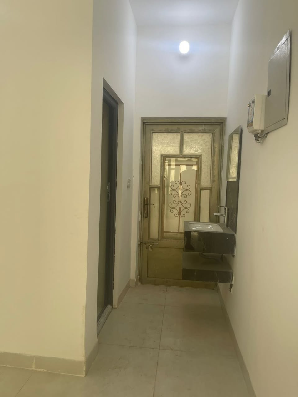 للبيع 240 متر حي الخظراء.    
4غرف نوم 
شارع 15 
   جاهز للسكن 
 للأستفسار اكثر  عن السعر وباقي التفاصيل 
***********
