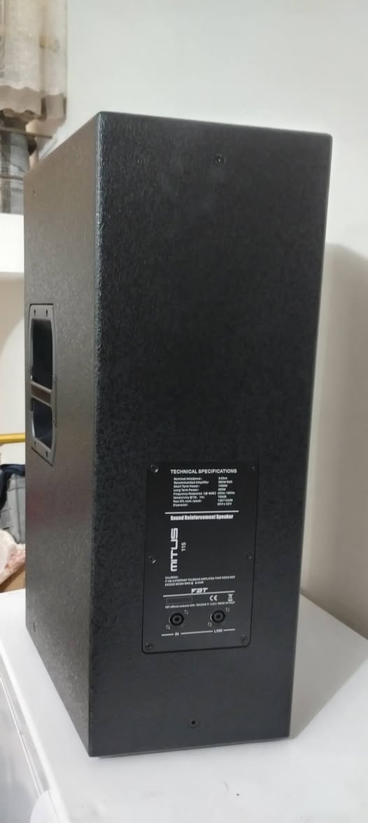 السلام عليكم ورحمة الله وبركاتة خدام الحسين توفرن مكبرات الصوت(FPT 115 MITUS) و(YAMAHA) لبه 15 انج التويتر 3000 الكروسوفر الظخم شرط صوت ونقاوه ودفع كلش راقي بمعنى الكلمه ضمان سنه كامله اي استفسار هذه رقمي*********** واني خادم اخوكم  ملا عصام الكربلائي
