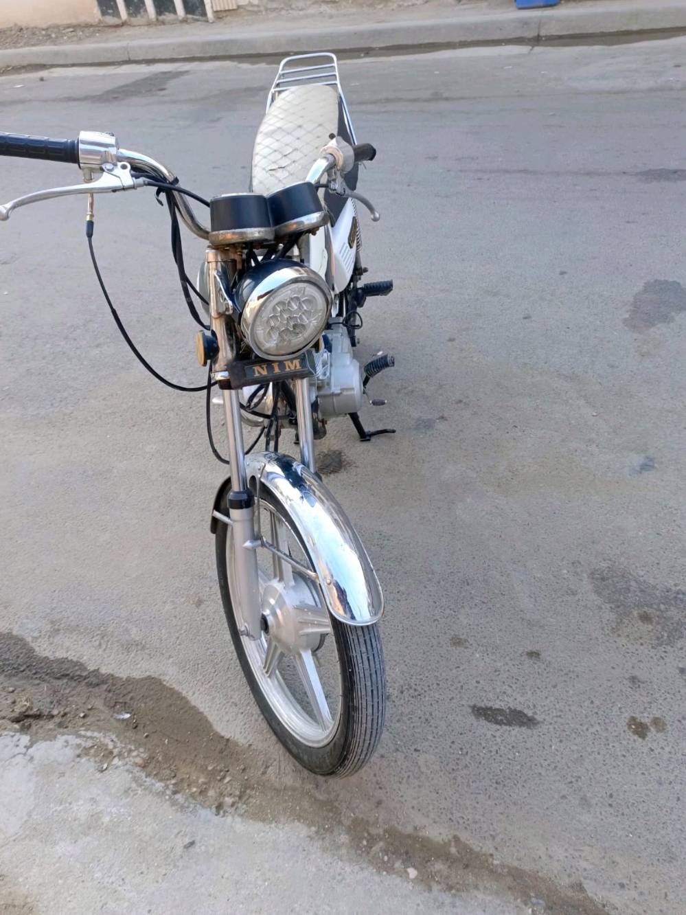 السلام عليكم دراجه للبيع مكينه مبدل بس ولفات نضيفه ما بيهة اي نقص السعر 450 و بيهة مجال  العنوان بغداد الشعب للاستفسار *********** واتساب