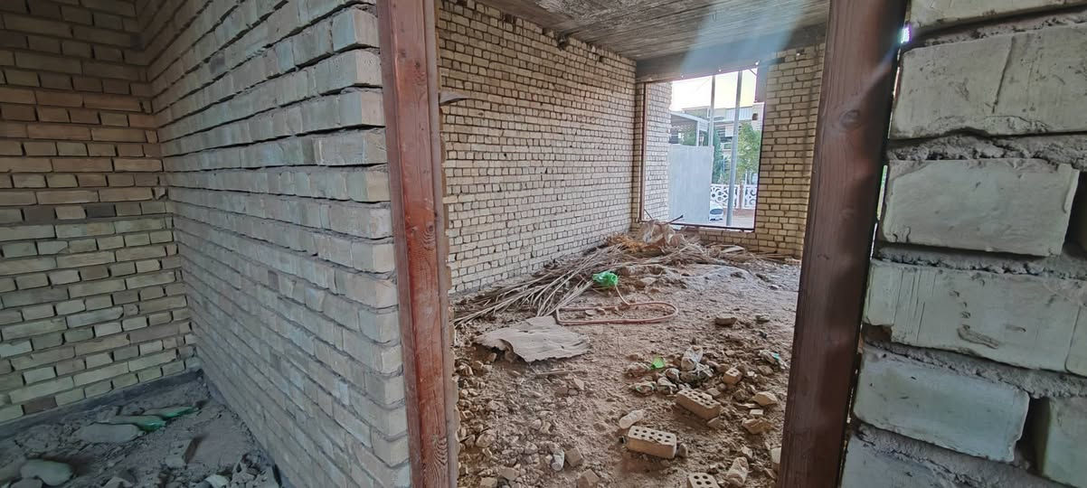 🔥 فرصة 🔥
🔥 هيكل للبيع بموقع مميز 🔥
اذا تريد هيكل بمكان حلو وبسعر قابل للتفاوض؟
مكتب الهدف للعقار والاستشارات الهندسية
يقدّملك عرض مميز 👌
🏠 هيكل طابق واحد للبيع
📅 بناء الهيكل: 2012
📐 المساحة: 150 متر
🔹 تفصيل البيت:
✔️ غرفة نوم 5×4
✔️ صالة واسعة 7×4 صافي
✔️ استقبال 6.75×4
✔️ مطبخ 4×2.90
✔️ حمام + تواليت
✔️ حديقة
✔️ خزان ماء جاهز
📍 الموقع الذهبي:
الفلوجة – حي الشهداء – القاطع الجنوبي
على حديقة مباشرة 🌳
خلف مطعم المزيود سابقًا / مطعم زرزور حاليًا
قريب من شارع 60
وقريب من شارع البو نسور
سايدين شارع 40 البو رديني
💰 السعر: 135 مليون
✳️ قابل للتفاوض للجادين فقط
📞 للاستفسار والمعاينة:
📱 *********** واتساب
📱 *********** واتساب
📞 ***********  اتصال
✨ مكتب الهدف للعقار – نختصرلك الطريق ونجيبلك بيت العمر 
.الهدف لتحقيق الهدف . 2026
