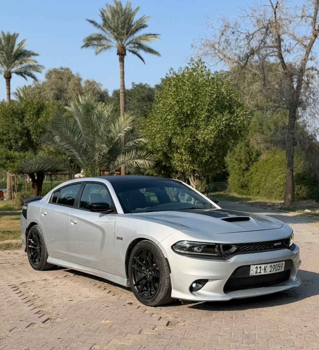 السلام عليكم
جارجر DAYTONA.SRT
موديل : 2023 
ماشية : 10 الف 
المواصفات 
بصمة  
تشغيل عن بعد 
شاشة كاميرا 
تحكم ستيرن جهتين 
كروز سرعة 
شفتات ستيرن 
ذاكرة خزن ميموري 
كشنات تدفئة 
كشنات كهرباء 
كشنات شامو 
ستيرن هيتر 
قطعتين تبريد 
ويل كب كروم 
حساسات امامية + خلفية 
رادارات 
ستيرن كهرباء 
المكينة 8 سلندر 
 6400 
بلوجكتور 
لد امامي 
لايت زنون 
(رقم بغداد الجديد مشروع وطني بأسمي)
الحادث : جاملغ خلفي + صندوك مبدل نفس الون . بدون اي ايرباك 
السعر : 288 وبيها مجال بسيط 
العنوان : بغداد الكاظمية قرب مرور الكاظمية معارض جكوك معرض الرحمن 
للاستفسار 
عبدالرحمن 
 *********** 
 ***********
