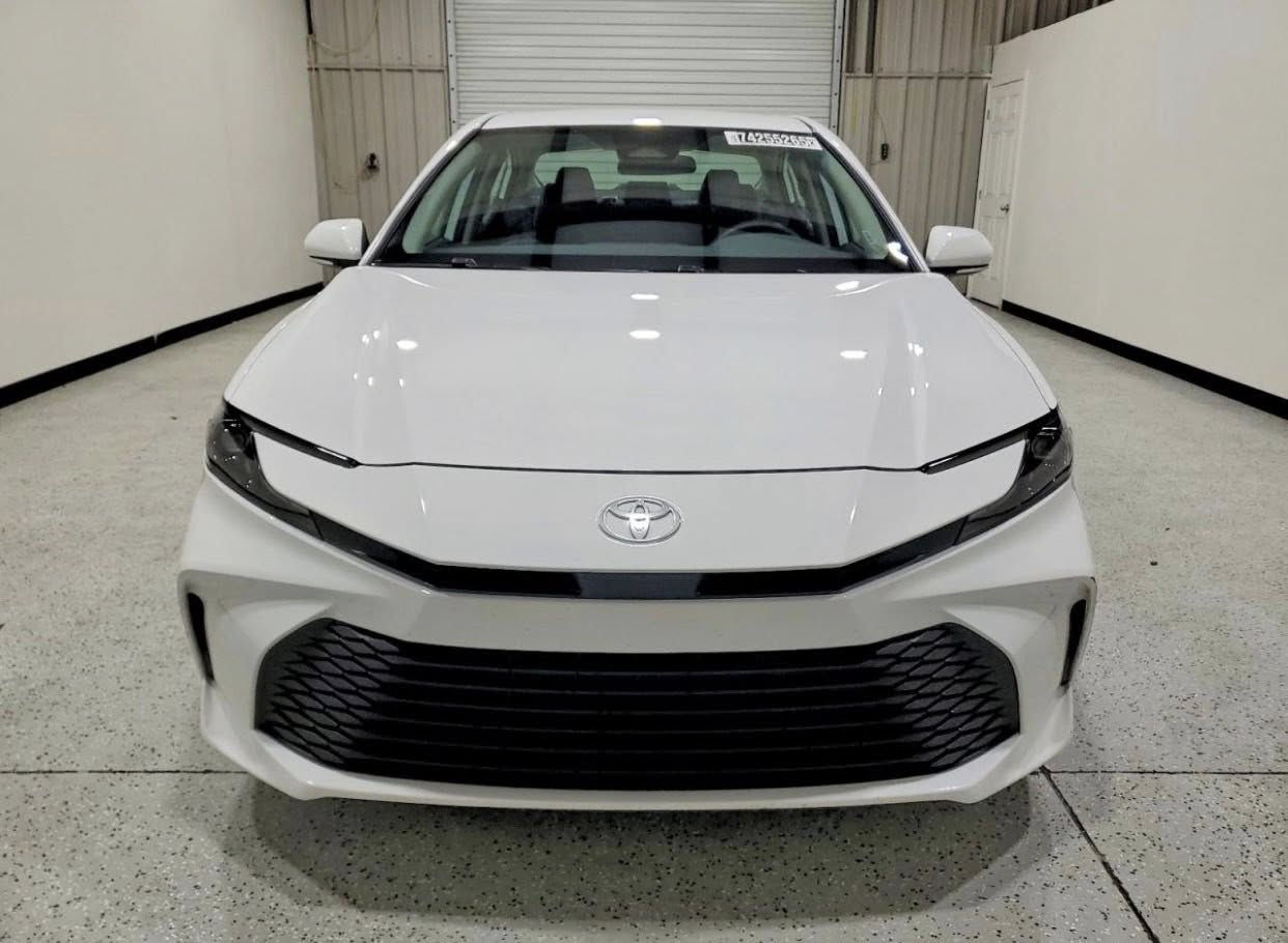 🔹السلام عليكم ..

🔹نوع السيارة …
‏♦️TOYOTA - CAMRY - LE - 2025

♦️تاريخ المزايدة غداً الأثنين بعد السادسة مسائاً
2026 - 2 - 9

♦️عداد المسافات - 9 الف ميل فقط .
♦️الاسطوانات - 4 سلندر .
♦️حجم المحرك - 2.5 .
♦️الوقود - هايبرد .

♦️الأضرار  :- حسب الصور المرفقة  ..

🔹للدخول الى المزاد او شراء سيارة
🔹او اي استفسار يرجى التواصل مع …

🔹شركة الناصر للمزادات وتجارة السيارات🔹

♦️زياد الناصر -  ‭***********
ايهم الناصر - ***********♦️

📍صلاح الدين - قضاء العلم - قرب البطاقة الوطنية📍
