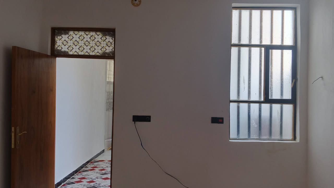 بيت مساحه 50 قريه غدير قريب عالشارع بالخط الاول البيت صب كونكريت البيت جديد بليانث باسمي ***********
