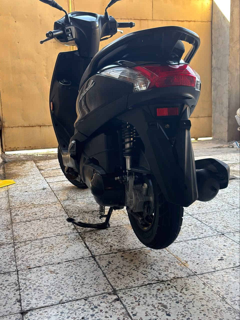 السلام عليكم 

اكزز Z 
2018
الدراجه جديده كلش ماشيه ٢٥ مال رمبه على ايدي بانزين محسن ودهن يورل 
اي نقص مابيها كلشي بيها شغال وجديد 

السعر ١٠ ونص ، مكاني الدوره 

***********
