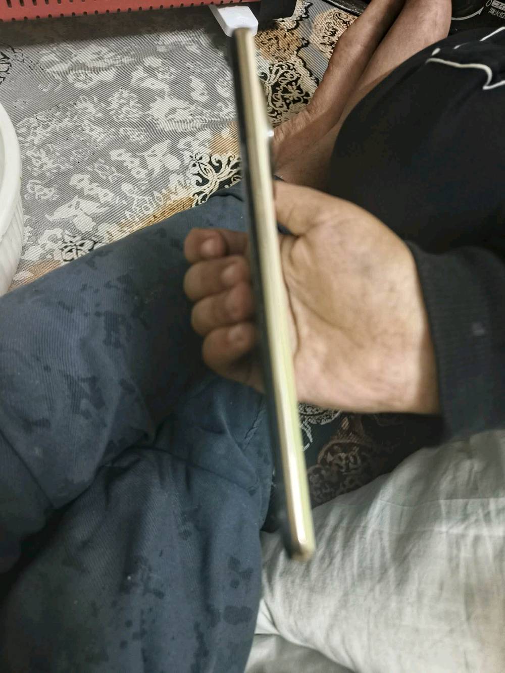 العنوان موصل جانب الايمن مراوس ايفون