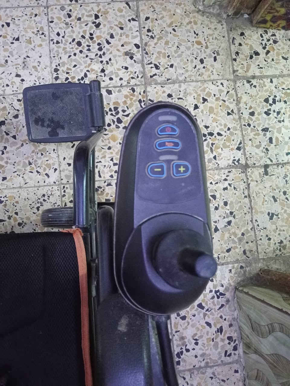 كرس شحن جديد مامستعمل  البيع  اتصال علي  رقم  ***********
