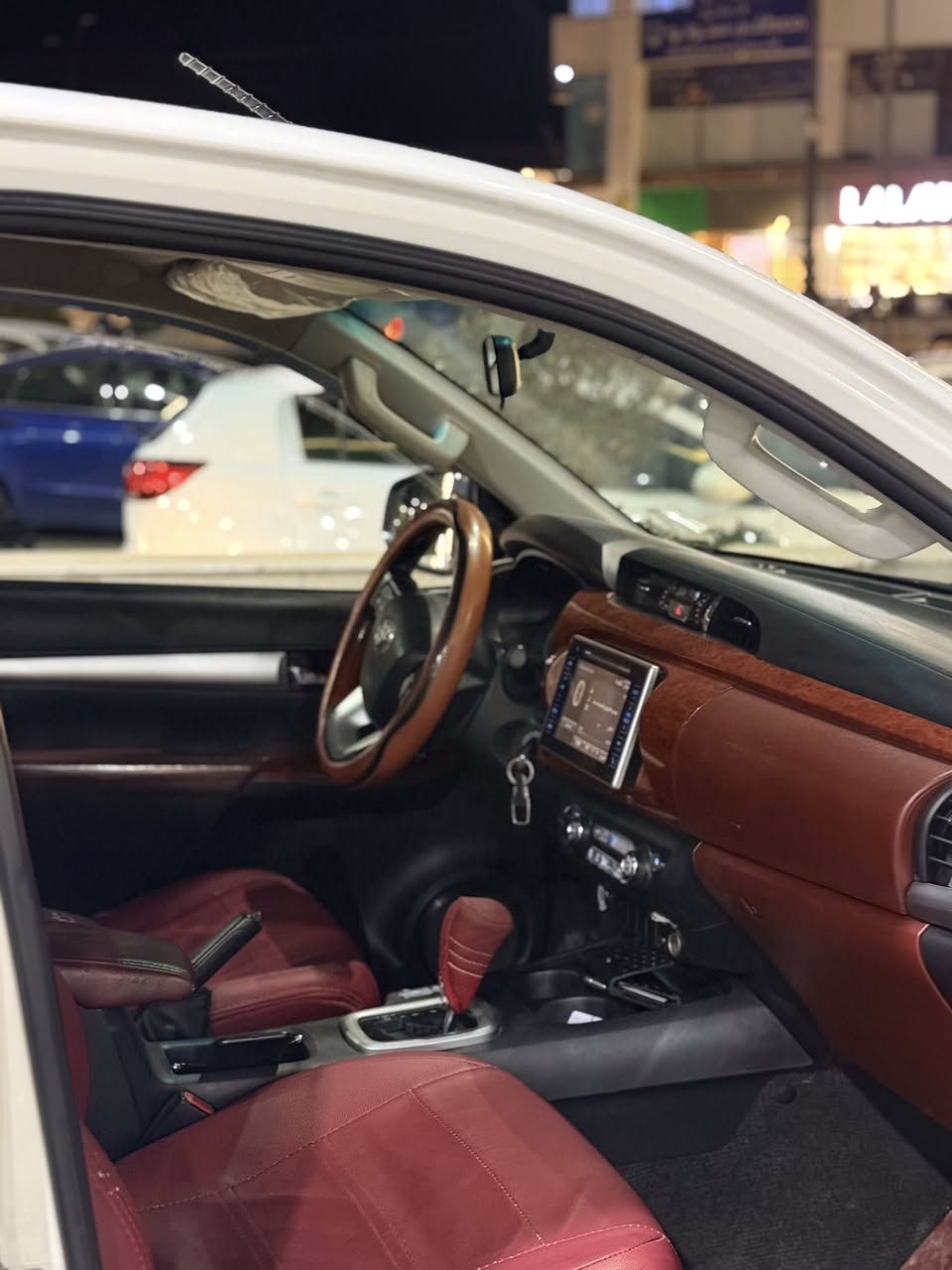 سلام عليكم
تـيوتـا هايـلوكس 2016 خليجي للبيع

السياره دبل4*4

السياره مواصفات الهايلوكس لمعروفه تبريد شاشه 

تحكمات ستيرن 

تخم تاير جديد 

شاشه لمس كامره خلفيه مع حساسات خلفيه

لسياره نضيفها لدرجه

بيها بارد ؏ كد شبر جوه قبق لبانزين 

لسياره ماشيه 88 الف مكفوله كفاله عامه من كير وحداديه وكهربائيات

لسعر لمطلوب 265 وبيها مجال للشراي

للاستفسار اتصال او واتساب ***********
