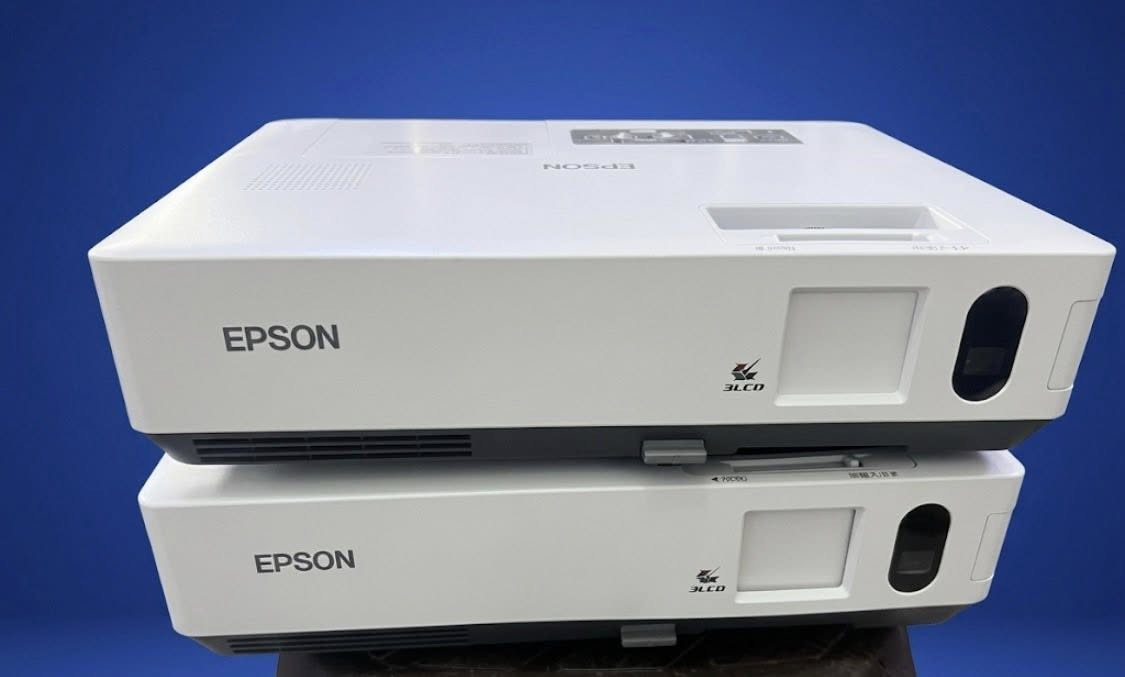 سلام عليكم داتو شو Epson EB- صوره خرافيه ملاحضه تحويلة موجوده HD تكدر تربط بيها لابتوب او موبايل او تفي بوكس مع ضمان نظافة
%100
السعر القطعة 150
موجود توصيل لكل المحافظات العراق


**إذا كنت صاحب هذا الإعلان وتريد حذفه لأي سبب، رجاءا أرسل رسالة إلى الدعم الفني**