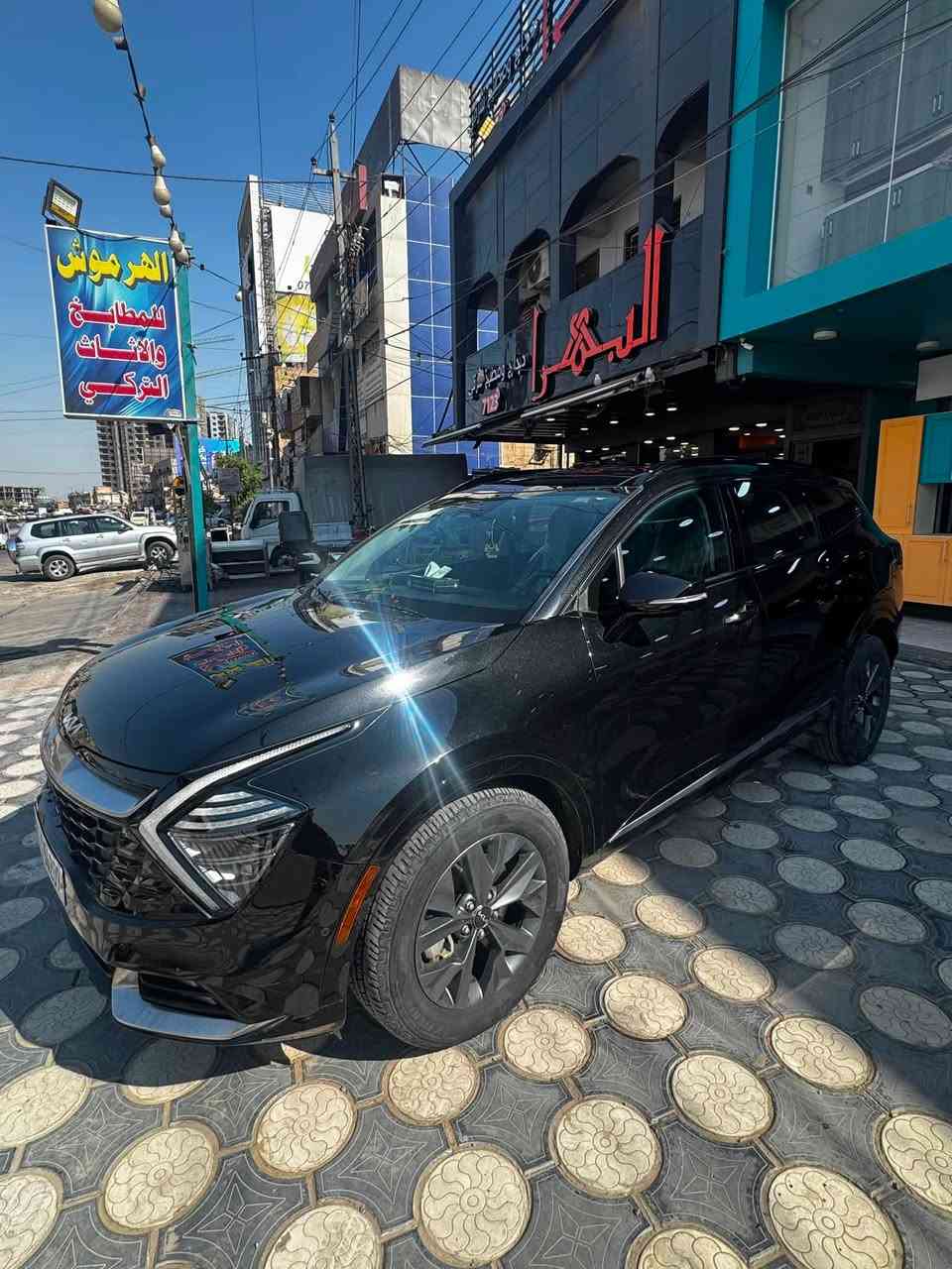 🚗 كيا سبورتج 2023 هايبرد للبيع (فول مواصفات 1/1) 🚗الموديل: 2023المحرك: 1,600 Turbo (هايبرد - اقتصادي وقوي جداً)
حالة البودي:  (كلين كلين  تايتل)، بدون قطرة صبغ، بدون تعديل بارد.الضرر: بسيط جداً في الدعامية الأمامية فقط (تم تصليح دعامية بلاد نفسها).🌟
رد المواصفات الفول (أعلى فئة 1/1):السقف: بانوراما بالكامل لتشغيل
: بصمة تشغيل + بصمة أبواب
الشاشة: الشاشة العملاقة المتصلة الحديثةا
لتكييف: تحكم تكييف لمس (تبريد بيانو) متطور
الكاميرات: نظام كاميرات 360 درجة (5 كاميرات محيطية)
الأمان: رادارات أمامية وخلفية
التبريد والتدفئة: نظام تدفئة وتبريد للمقاعد الأمامية + تدفئة مقود (ستيرن)
الإضاءة: إنارة شريطية محيطية (Ambient Light) داخلية بلاد: 
صندوق خلفي كهربائي ذكي✨ 
حالة السيارة:السيارة بحالة الوكالة (شلع قلع)، جاهزة للاستخدام ا ولا تحتاج إلى أي مصاريف نهائياً.
عداد الكيلو متر 74 كيلو 

الموقع بغداد حي الإعلام 
السعر 204 ورقه 
  رقم الهاتف  ***********
