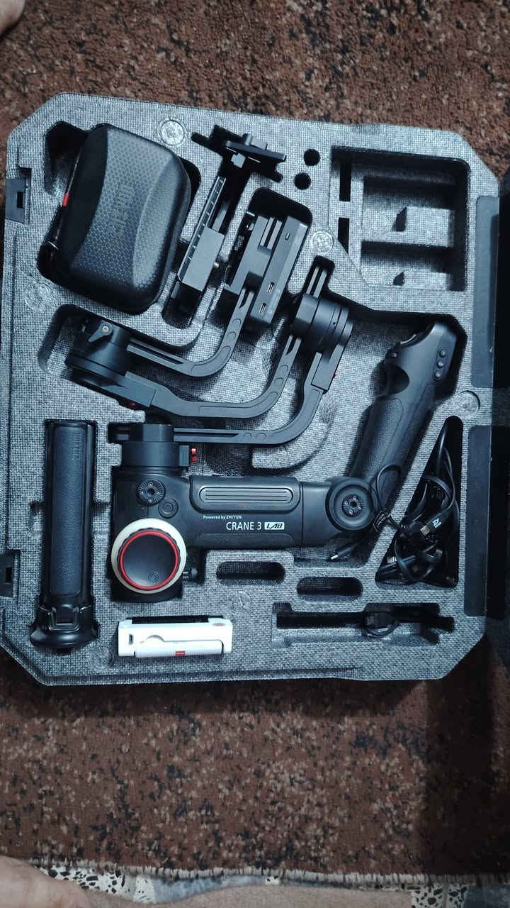 السلام عليكم
رونين نوع zhiyun crane lab 3
يتحمل وزن يوصل ٦ كغم
نظيف جدا ١٠٠ ٪
للاستفسار الاتصال *********** متواجد واتس اب
