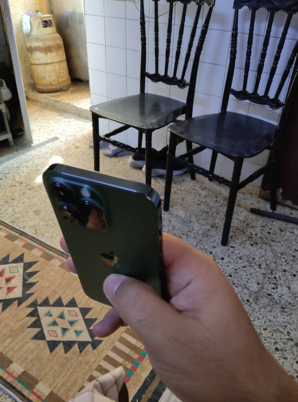 سلام وعليكم 13برو الجهاز نضيف حيل مال بيت الجهاز فقط ميدل بطاريه اصليه وشاشه من ابل  مال جهاز اعتبار بلاديه  الجهاز نضيف حيل وكله شغال كامره فيس ايدي كله شغال شرق أوسط الجهاز السعر 450وبي مجال المكان بغداد البياع رقم الهاتف ***********
