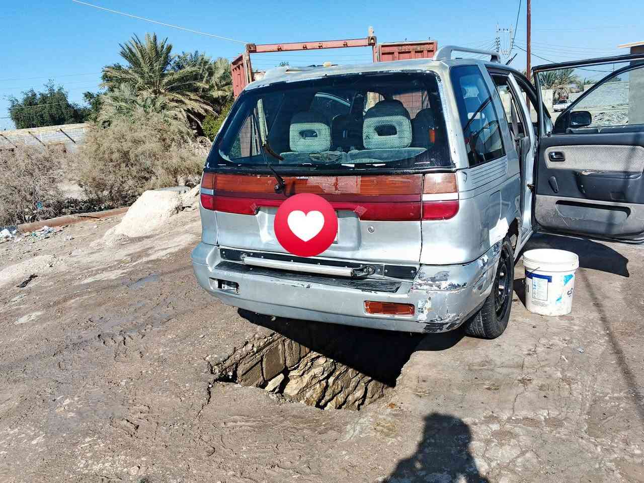 ميتسوبيشي 7راكب للبيع مكينه وكير سوناته كير عادي رقم نجف بيها عيب شرعي مكان الطبلات طاك ومعمره حداديه زينه الدبلات الكدام تعبانه سنويه لل 27 السعر 22 رقم الهاتف (***********)مكانها ناصريه مركز
