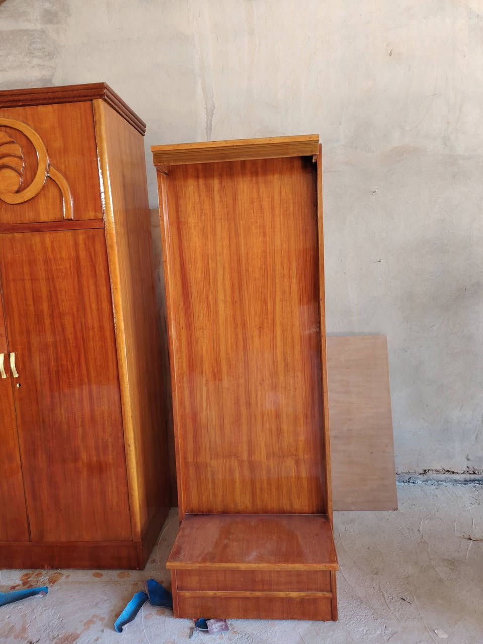 #للبيع 
غرفه السعر 650
بوفيه 3مترات ونص حطاطه درجه اولى السعر 250

العنوان 
الرمادي_ الخمسه كيلو_ الشارع الخدمي_ مقابل زنود الست الحمداني 
للتواصل
***********
