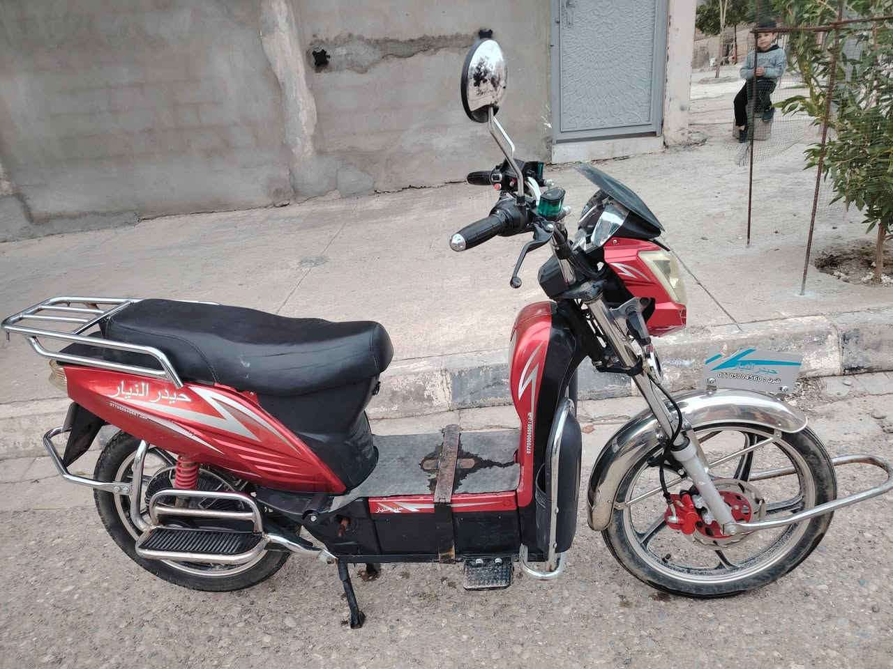 سعر 250 قفل ما بيه عيب بس محتاج فلوس و ابيعه اي استفسار عل رقم ***********
