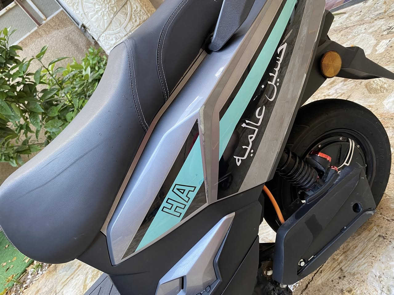 دراجة سكنس شحن للبيع
الدراجه كلش حلو مفيد 
مواصفاتها
1)بطاريات جيديدة صارلها شهرين ونص من مبدله تمشيك 50 كيلو 
2)ملفها 2000w و32A  ست بطاريات 
3)بيه نظام امان موضح ب الفيديو 
4)ضد الماء 
5)بيه نظام رجوع 
6)ضوء عالي ناصي 
7)اشاير يمنه ويسره
8)مثبت سرعه 
9)ثلاث سرع سرعته كلش عاليه 
10)مفتاحين وبصمتين

اضراره فقط شخوص بسطه على الصفاح وعندك كسر بسيط موجود ب الصور ما مأثر على اي شيء ب الدراجه 

السعر 450 الف وبيه مجال للطيبين للاستفسار راسليني واتس *********** 
مكاني بغداد الضباط حي الجهاد
