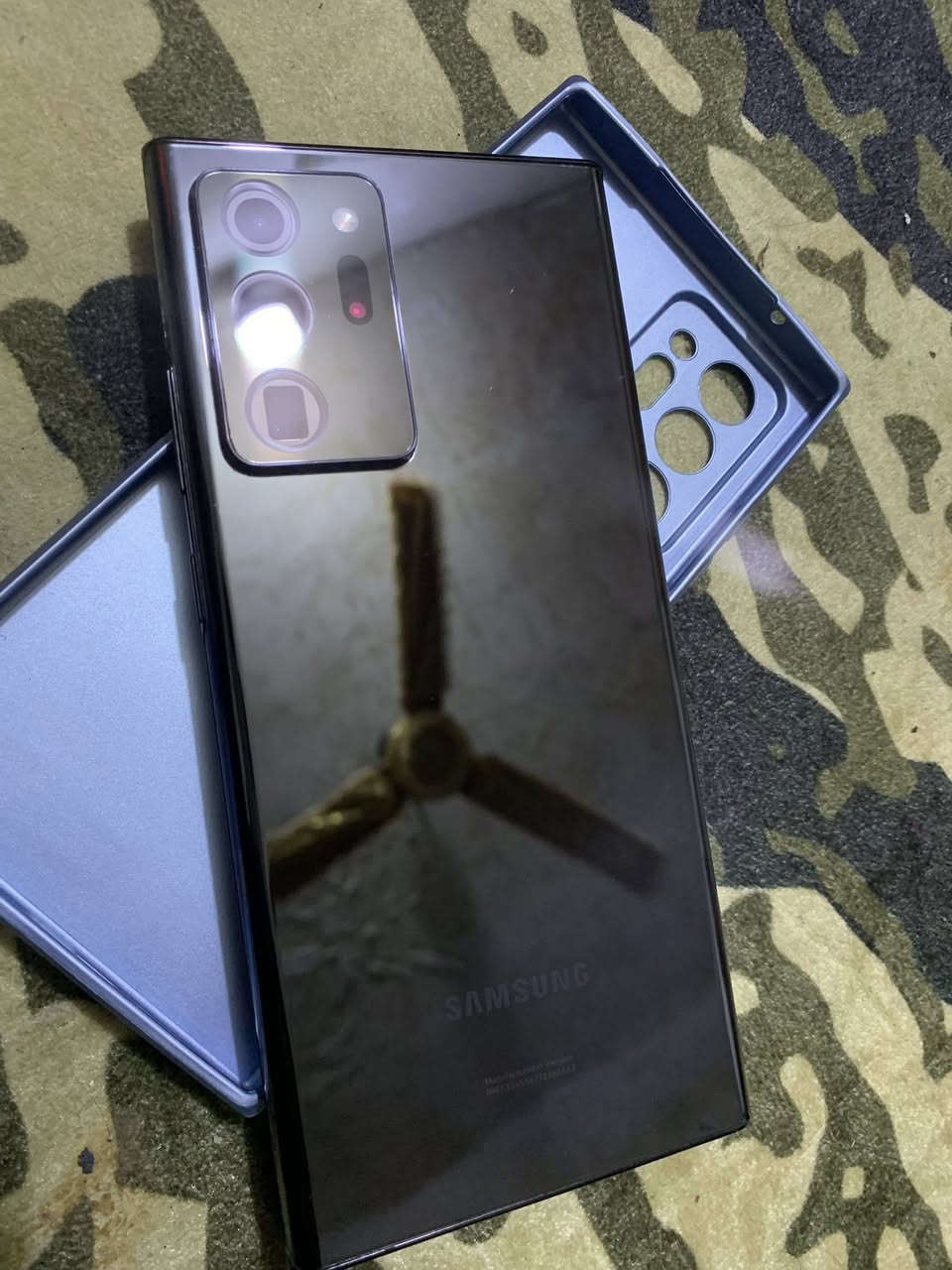 نوت ٢٠ الترا فايف جي نسخة بريطانية للبيع نظافتة ٨٠٪ 
بي نقطتين بالشاة ممبينة و ما مإثرات  السعر ٣٥٠ و بي مجال مكاني بغداد الامين الثانية ***********
