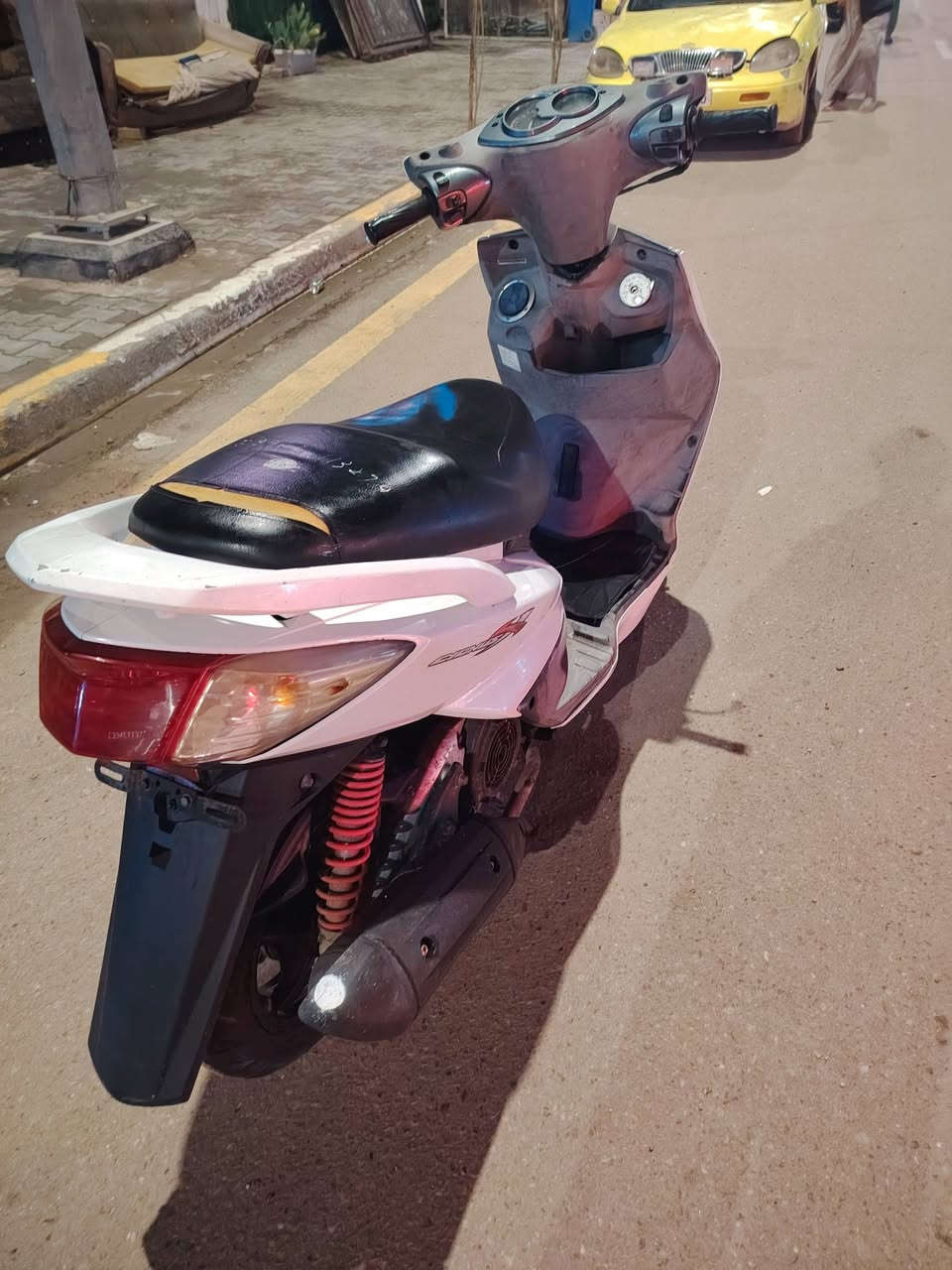 سكنس فحل كابريتر للبيع الدراجة جديدة بمعنى الكلمة كلها ختم واحد نازلة من الرمبة شهر١٢يوم٨ وموجود وصل المعرض  مكاني بغداد قرب جسر الدولعي ***********
