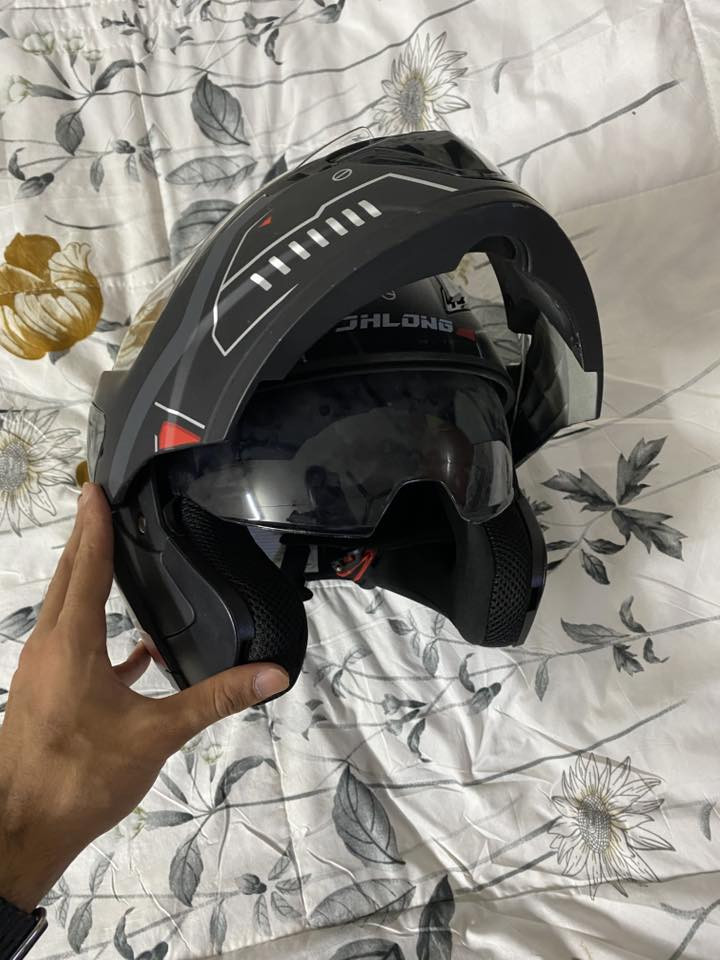 السلام عليكم حبايب .خوذه فج قلاب الخوذه بعدهي جديده ب كارتونه ملبوسه بس مره وحده السعر ب 35 مكاني النجف ملحق شارع الروان . *********** متواجد واتس
